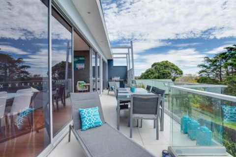 Modern McCrae Beauty - Accommodation Nelson Bay 0