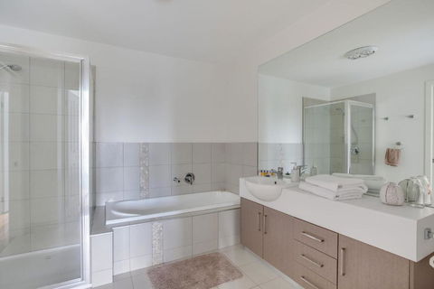 Modern McCrae Beauty - Accommodation Nelson Bay 3