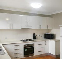 Large 5 Bedroom House with Wifi  Netflix Close to Taronga Western Plains Zoo - Accommodation Nelson Bay