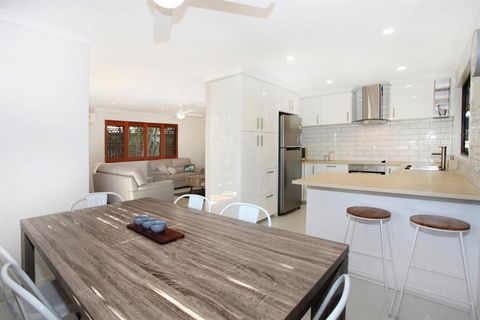 FABULOUS HOLIDAY HIDEAWAY COOLUM BEACH - Accommodation Nelson Bay 6