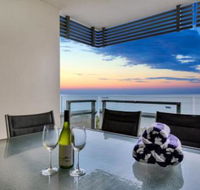Oceana Darwin Central Oceanfront 3 bedroom 2 Lounge Room Pool Gym Tennis Court Sleeps 9 - Accommodation Nelson Bay