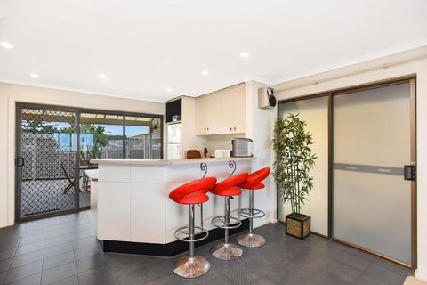 Right On The Beach At Moana - Accommodation Nelson Bay 2