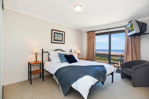 Right On The Beach At Moana - Accommodation Nelson Bay 4