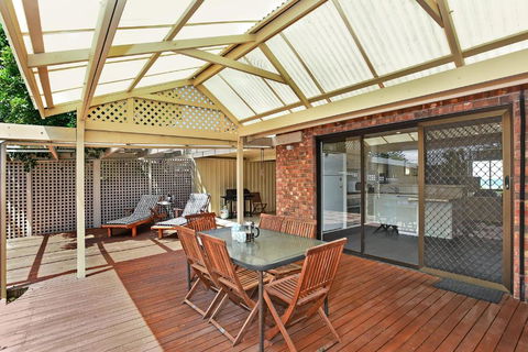 Right On The Beach At Moana - Accommodation Nelson Bay 3