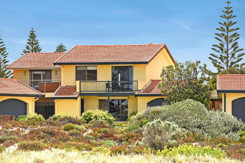 Right On The Beach At Moana - Accommodation Nelson Bay 7
