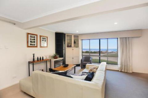 Right On The Beach At Moana - Accommodation Nelson Bay 0