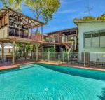 Geckos Rest Rainbow Shores Executive Beach House Pet Friendly Pool Wi fi - Accommodation Nelson Bay