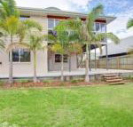29 Cypress Avenue Rainbow Beach Close to the beach with a pool - Accommodation Nelson Bay