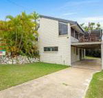 40 Rumbalara Avenue Rainbow Beach Entertain on the spacious verandah overlooking beautiful Rainbow Beach - Accommodation Nelson Bay