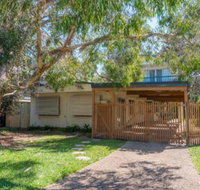 Ngungun Street 10 Dicky Beach - Accommodation Nelson Bay