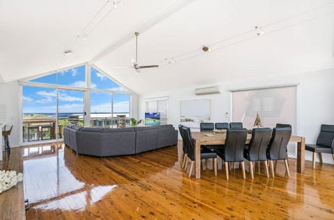 Saltys Newly Renovated - Accommodation Nelson Bay 1