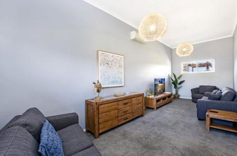Saltys Newly Renovated - Accommodation Nelson Bay 2