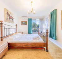 Doncaster Beautiful 4 Bedder walking to Westfield - Accommodation Nelson Bay