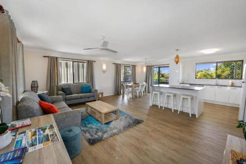 Comfy & Cosy (Upstairs) - Accommodation Nelson Bay 3