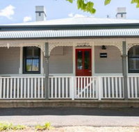 Red Door Cottage of Orange Heritage Home - Accommodation Nelson Bay