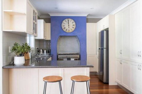Kinross Cottage Neat & Stylish Sleeps 9 - Accommodation Nelson Bay 2
