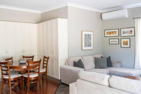 Kinross Cottage Neat & Stylish Sleeps 9 - Accommodation Nelson Bay 7