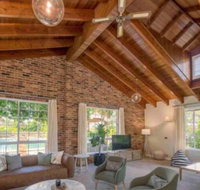 Luxurious Home on 5 Acres Close to CBD Sleeps 18 - Accommodation Nelson Bay