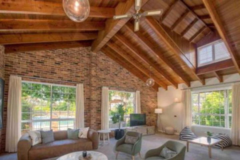 Luxurious Home On 5 Acres Close To CBD Sleeps 18 - Accommodation Nelson Bay 0
