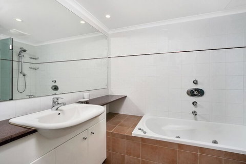 HAMP1 Bright Apartment In Cremorne - Nelson Bay Accommodation.com 3