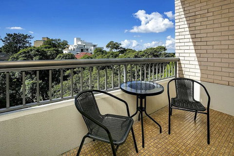 HAMP1 Bright Apartment In Cremorne - Nelson Bay Accommodation.com 4