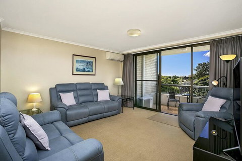 HAMP1 Bright Apartment In Cremorne - Nelson Bay Accommodation.com 7