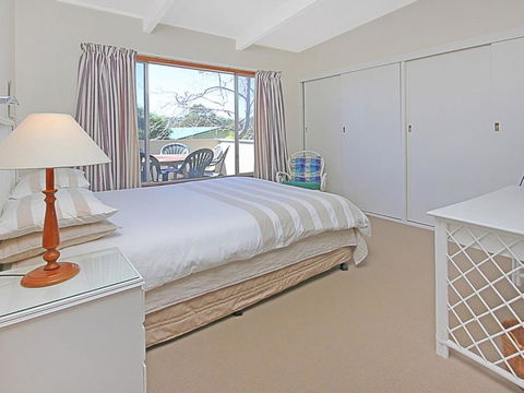 REST ASHORE At MOLLYMOOK - Accommodation Nelson Bay 5