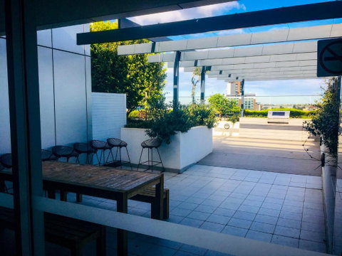 Modern Clean Luxury At The Right Price..... - Accommodation Nelson Bay 1