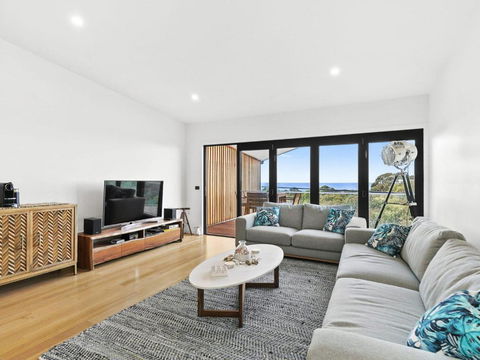 POINT BREAK NEW LISTING 2019 - Accommodation Nelson Bay 4
