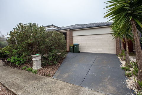 Gorgeous 4BR Home In Point Cook - Accommodation Nelson Bay 6