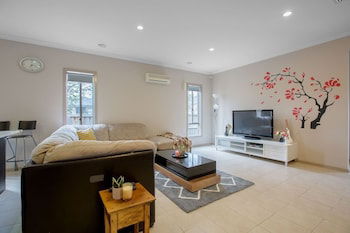 Gorgeous 4BR Home In Point Cook - Accommodation Nelson Bay 0