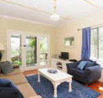 Love Shack 1 bedroom cosy cottage - Accommodation Nelson Bay