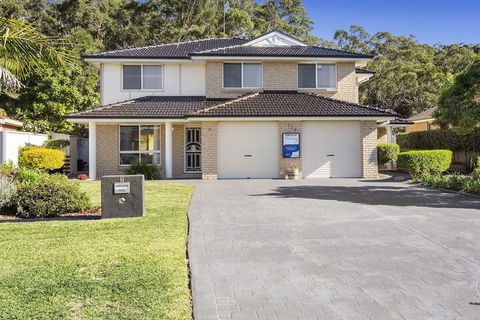 Fingal Retreat 2 Rocky Point Road 2 / 138 - Nelson Bay Accommodation.com 1