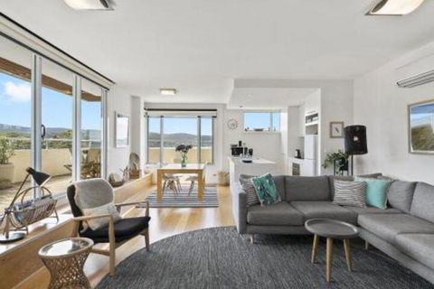 POINT GREY APARTMENT ONE VIEWPOINT - Accommodation Nelson Bay 5
