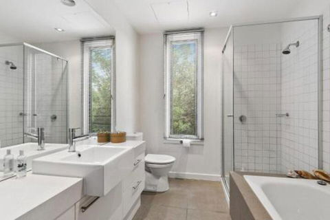 POINT GREY APARTMENT ONE VIEWPOINT - Accommodation Nelson Bay 6