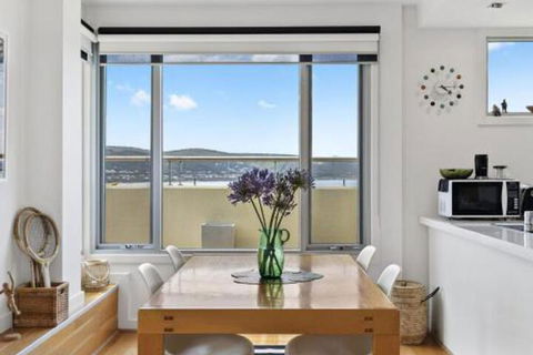 POINT GREY APARTMENT ONE VIEWPOINT - Accommodation Nelson Bay 4