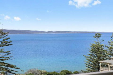 POINT GREY APARTMENT ONE VIEWPOINT - Accommodation Nelson Bay 0