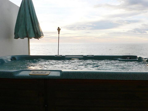 Joness Beach House Perfect Location With Views! - Accommodation Nelson Bay 2