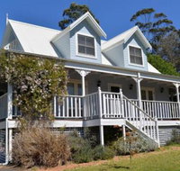 The Dolls House Charming 2 bedroom cottage just a short walk from the village - Accommodation Nelson Bay