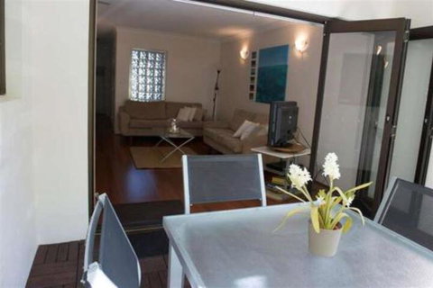 Absolute Beachfront Mooloolaba - Accommodation Nelson Bay 2