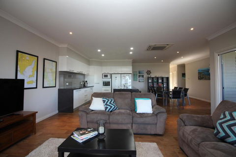 Waterfront On Osprey - Accommodation Nelson Bay 6