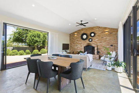 Embracing Evandale - Accommodation Nelson Bay 5