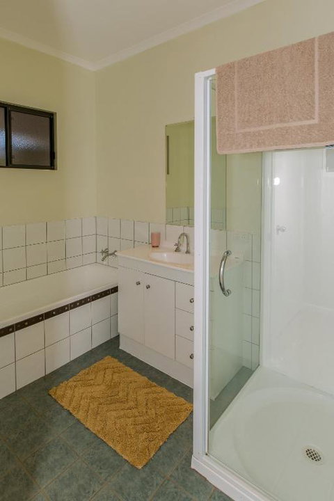 Desert Pea - Accommodation Nelson Bay 2