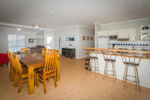 Desert Pea - Accommodation Nelson Bay 5