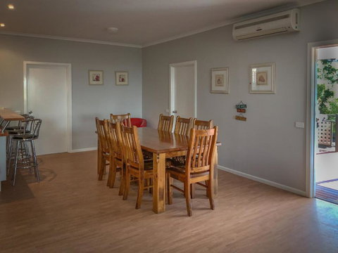 Desert Pea - Accommodation Nelson Bay 3