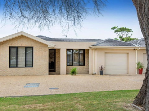 COASTAL HAVEN DROMANA - Nelson Bay Accommodation.com 6