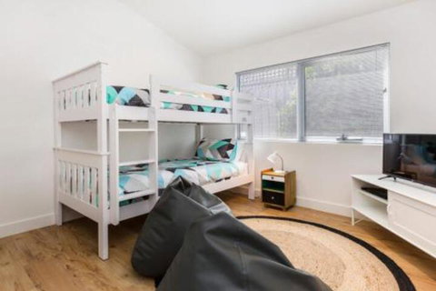 PALM COURT RETREAT MORNINGTON - Accommodation Nelson Bay 3