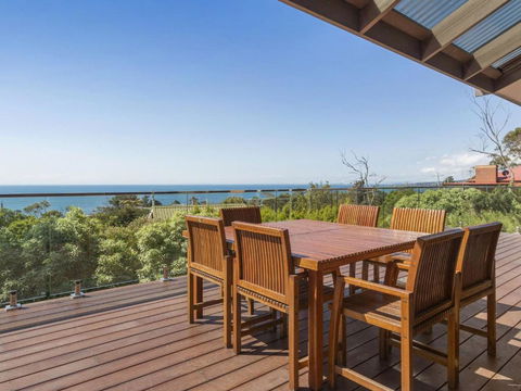 VIEWS At MCCRAE..... - Accommodation Nelson Bay 5