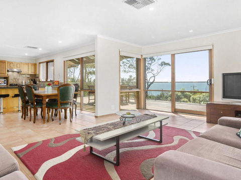 VIEWS At MCCRAE..... - Accommodation Nelson Bay 1