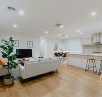118 Refreshing 3BR Werribee Family House - Accommodation Nelson Bay